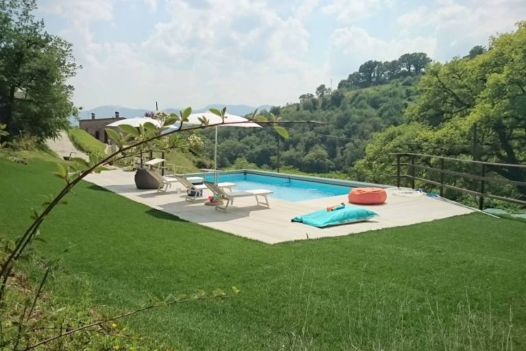 Vacation home with barbecue & yard — photo 4