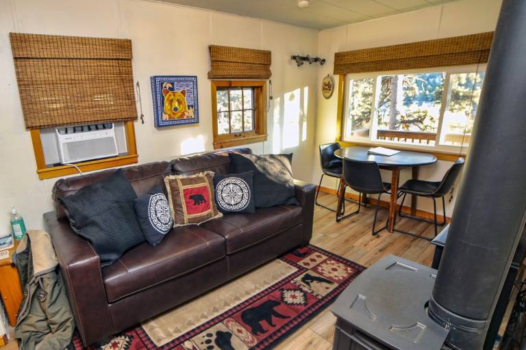 Lazy R Cottages: 5 — photo 4
