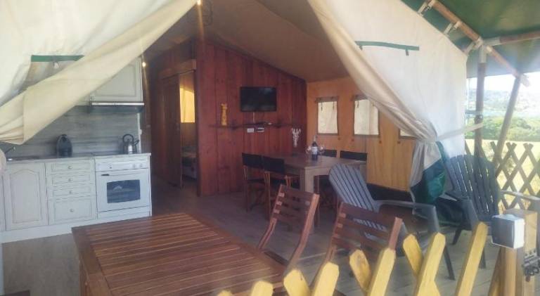 Holiday apartment with BBQ, yard & private pool — photo 4