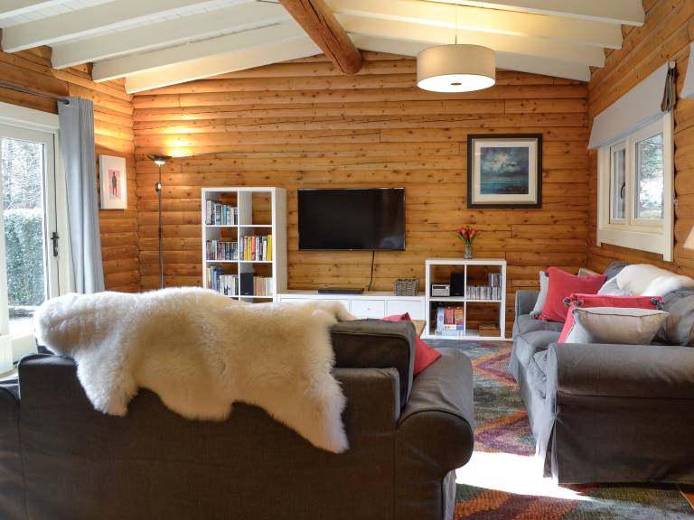 Family-oriented nice cottage with barbecue, hot tub & garden | Pets allowed — photo 3