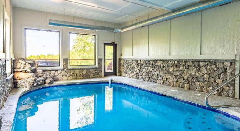 House with pool — photo 5