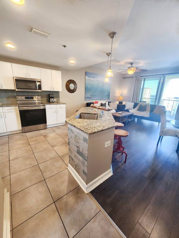 Condo with BBQ, pool & jacuzzi | Beach view — photo 5