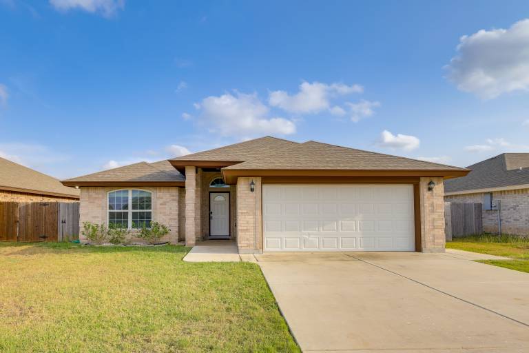 Easy Living in Brownsville! Home Near Med Center — photo 4