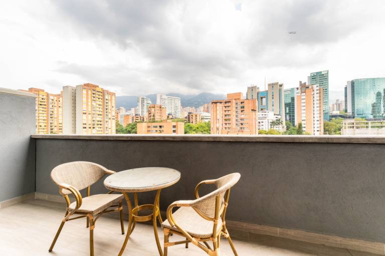 Go Living & Suites 702