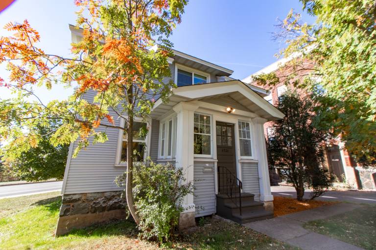 Mayfair House Minutes from Downtown Duluth