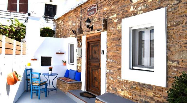 Vacation home with hot tub in Rhodes