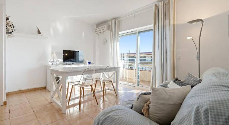 Charming holiday apartment with pool & terrace | Suitable for remote work | Pets are welcome in Castell-Platja d'Aro