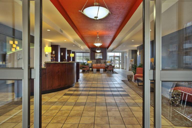 Holiday Inn & Suites Green Bay Stadium by IHG — photo 3