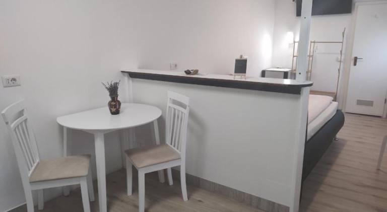 Rental apartment with patio | Pet-friendly — photo 3