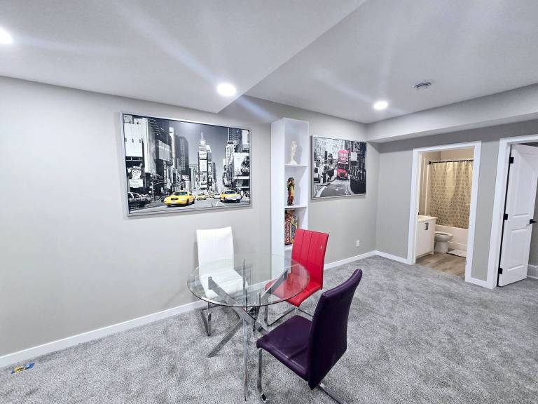 Private, Cozy, Luxury, Spacious One Bedroom Suite — photo 4