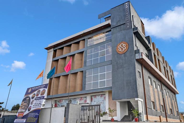 Palette Hotel Saket Greens