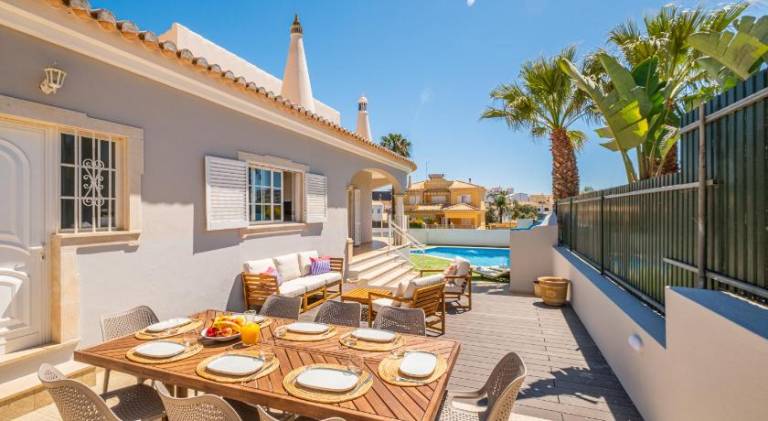 Villa with pool — photo 3