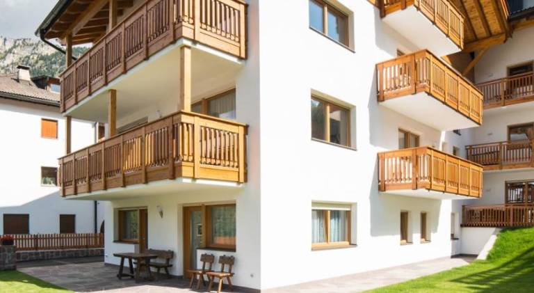 Serviced apartment with yard & patio in Santa Cristina Val Gardena