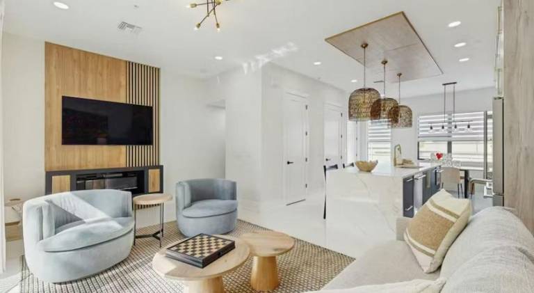 Vacation home with jacuzzi | Pets are welcome — photo 4