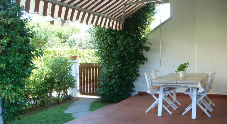 House with 1 room for 4 persons in Carrara