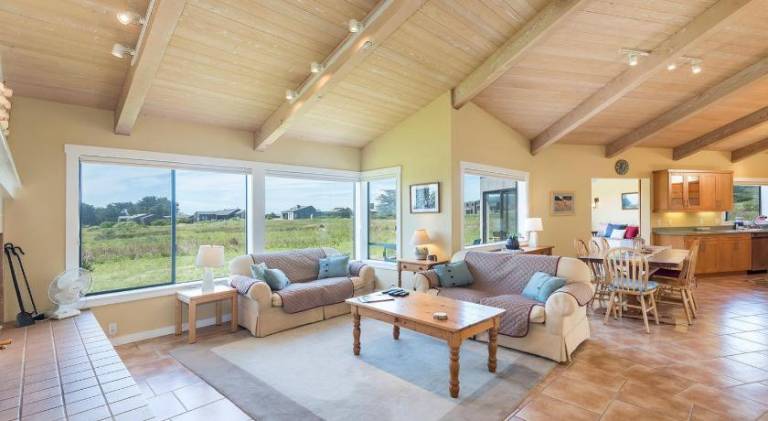 Lovely vacation home with pool | Beach nearby | Pet-friendly — photo 3