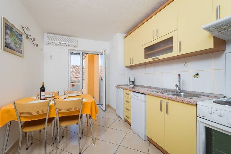 Apartment Bol