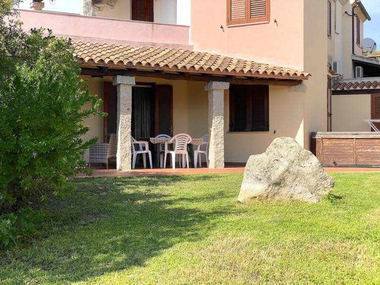 Family-oriented villa with yard, grill & hot tub | Garden view | Pets allowed — photo 2