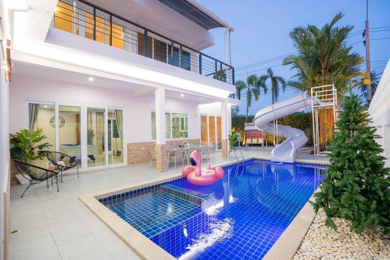 Wonderful villa with pool, garden & grill | Perfect for remote work | Pets allowed in Sattahip