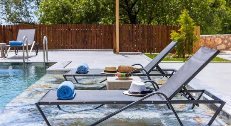Villa with patio, private pool & hot tub — photo 4