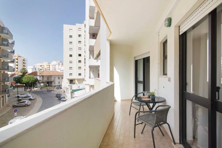 Family-friendly charming apartment with pool, barbeque & fast internet | City view | Next to the beach | Suitable for remote work | Pets allowed — photo 3