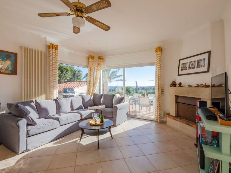 Vacation home with terrace, BBQ & garden | Sea view — photo 2