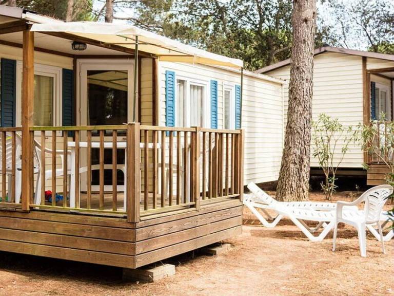 Child-friendly mobile home with terrace & heated pool | Pets allowed — photo 4