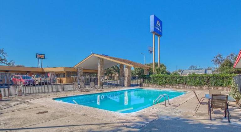 Americas Best Value Inn Uvalde — photo 3