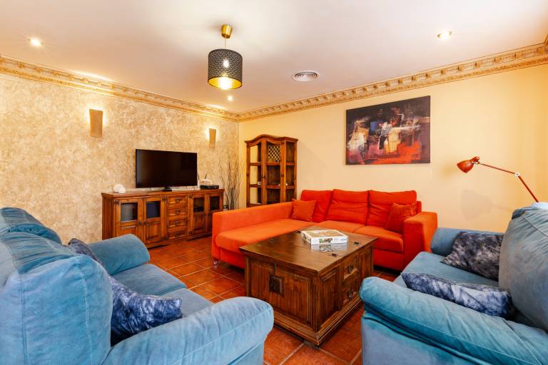 Children-friendly charming vacation home with terrace, private pool & jacuzzi | Garden view | Suitable for remote work | Pets allowed — photo 4