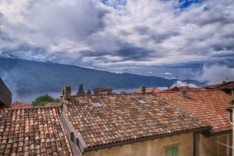 Lovely rental apartment with patio | Pets are welcome in Tignale