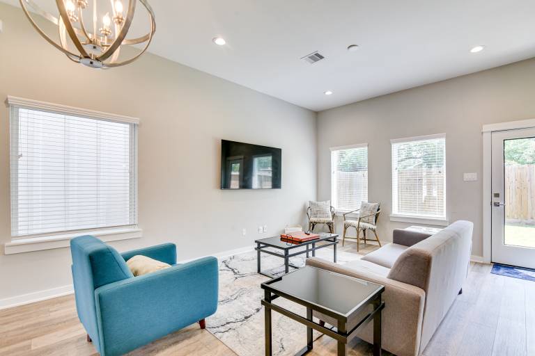 Modern Home w Fenced Backyard in Houston