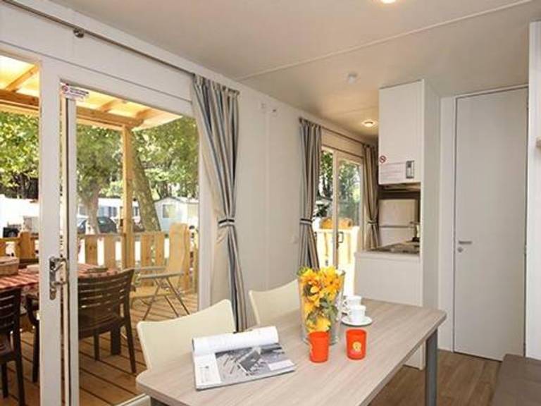 Mobile home with pool & patio | Pets are welcome — photo 5