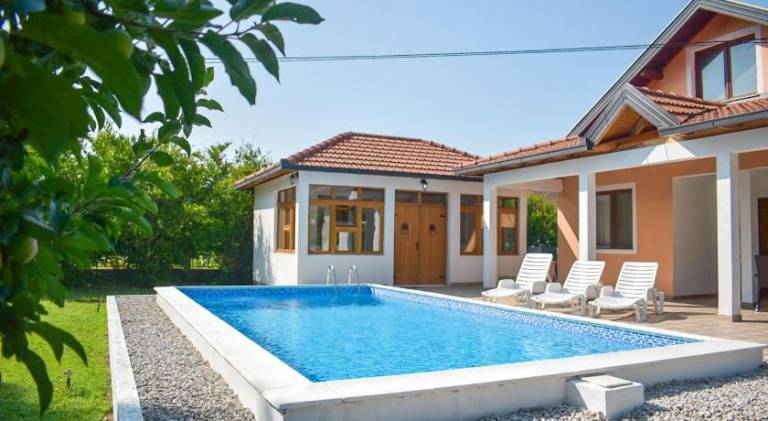 Villa with pool — photo 3
