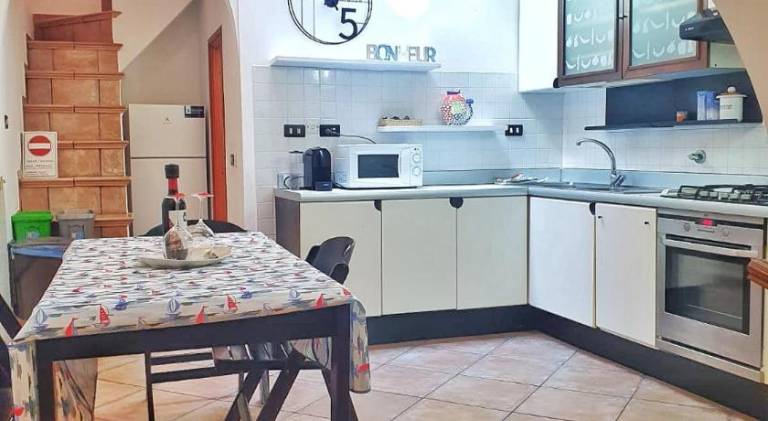 Rental apartment with 2 rooms for 5 persons — photo 2