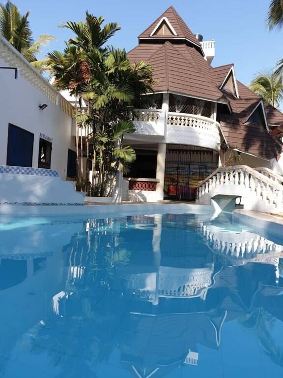 Villa  Diani Beach