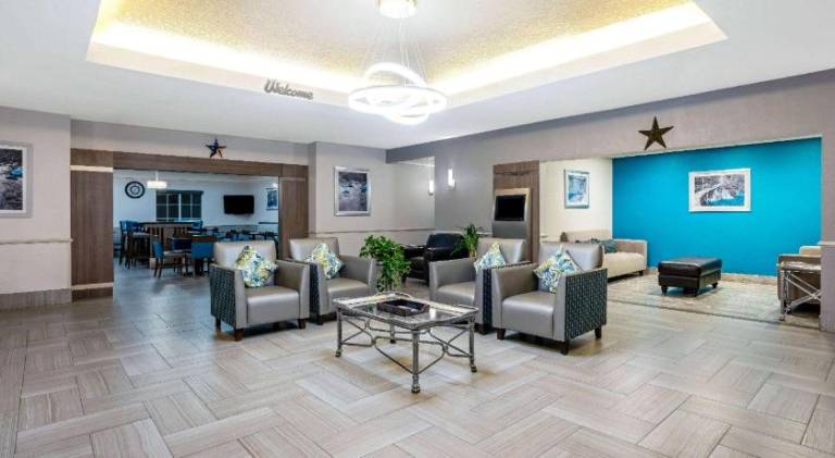 La Quinta Inn & Suites by Wyndham Conroe — photo 2