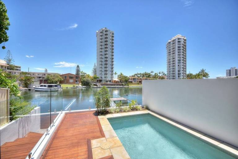 Villa  Surfers Paradise