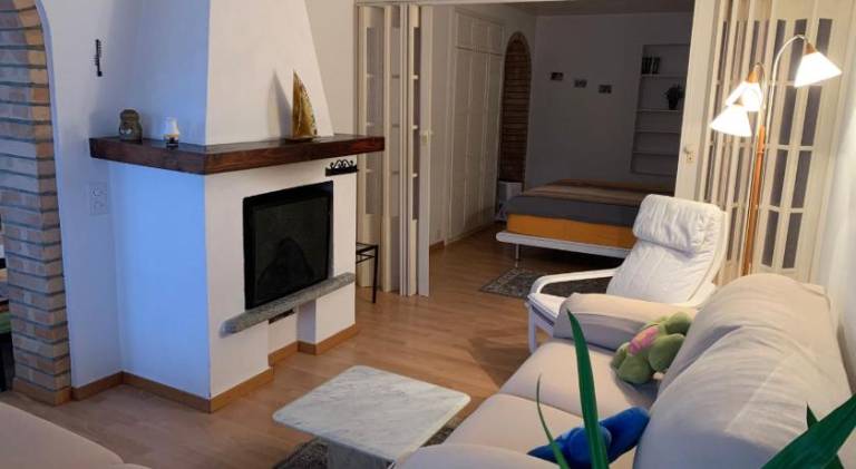 Pleasant apartment with patio, yard & private pool | Dogs allowed — photo 2