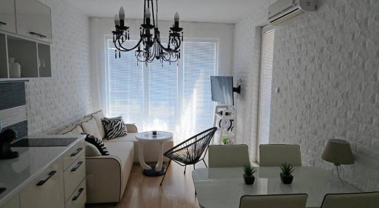 Apartment with pool — photo 4
