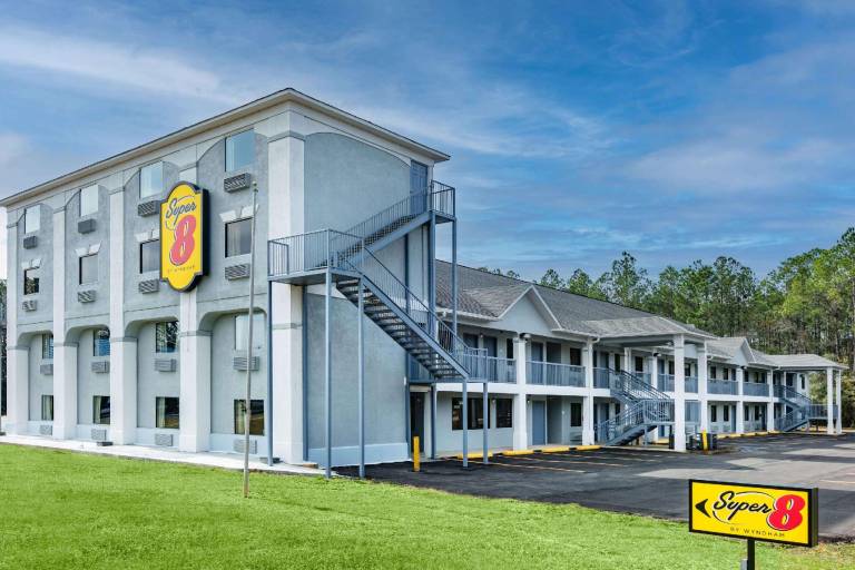 Super 8 by Wyndham Moss Point in Moss Point, MS