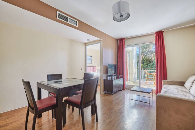 Condo with pool in Valbonne