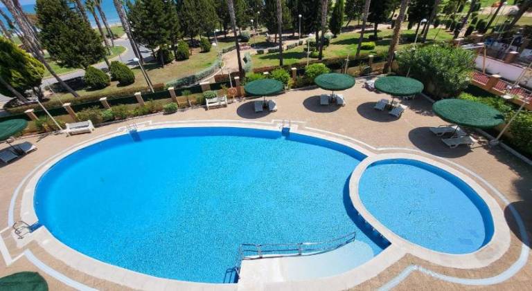 Fully equipped apartment with private pool, patio & garden | Next to the beach | Pets allowed — photo 3