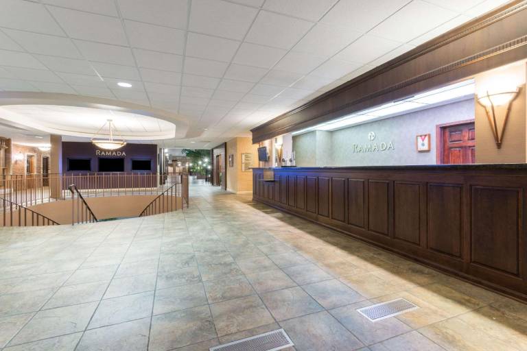 Ramada Hotel & Convention Center by Wyndham Topeka Downtown — photo 3