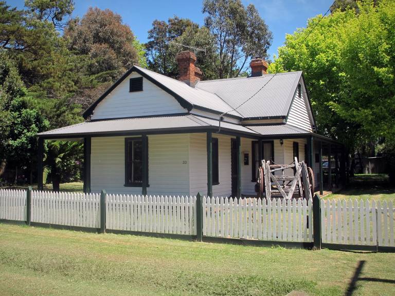 Cottage  Woodend