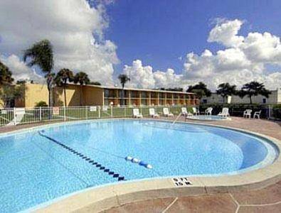 Howard Johnson by Wyndham Winter Haven FL — photo 4