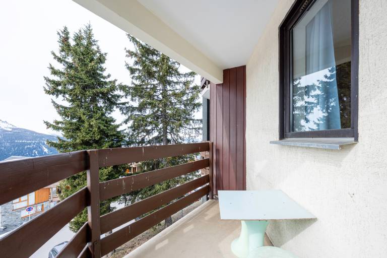 Studio "Les Bouquetins A" with Balcony and Valley View (South Facing) — photo 4