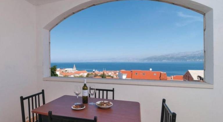 Pleasant holiday apartment with terrace, garden & BBQ | Pets are welcome in Postira