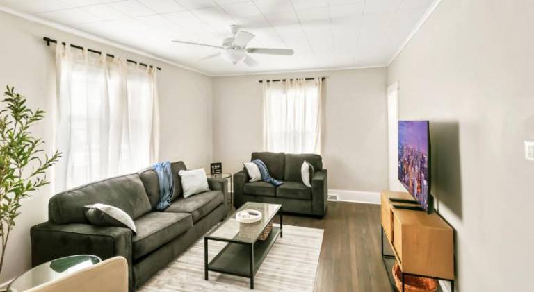 Ample house | Close to the beach | Good for workation | Pets are welcome in Libertyville, IL