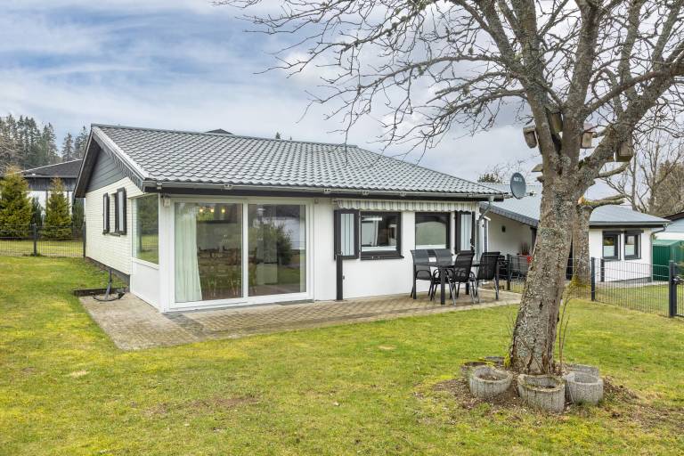 House with garden, patio & barbecue | Garden view | Good for workation — photo 4