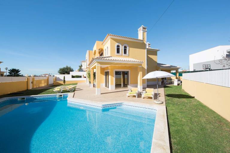 Ferienhaus in Guia f&uuml;r max. 9 Personen am Atlantik